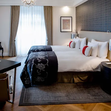 호텔 Schweizerhof & 5*